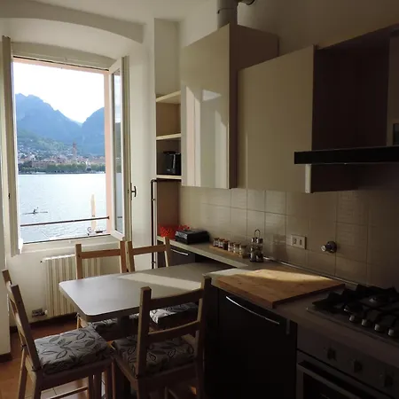 Lungolago Apartment